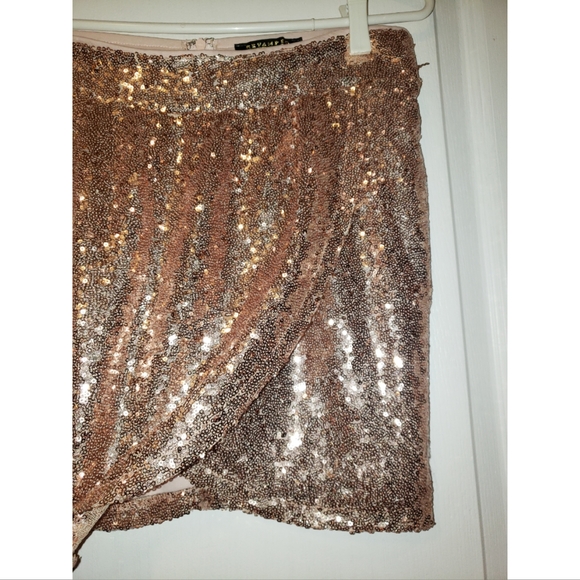 Rose-Gold Sequin Mini Skirt - Picture 2 of 4